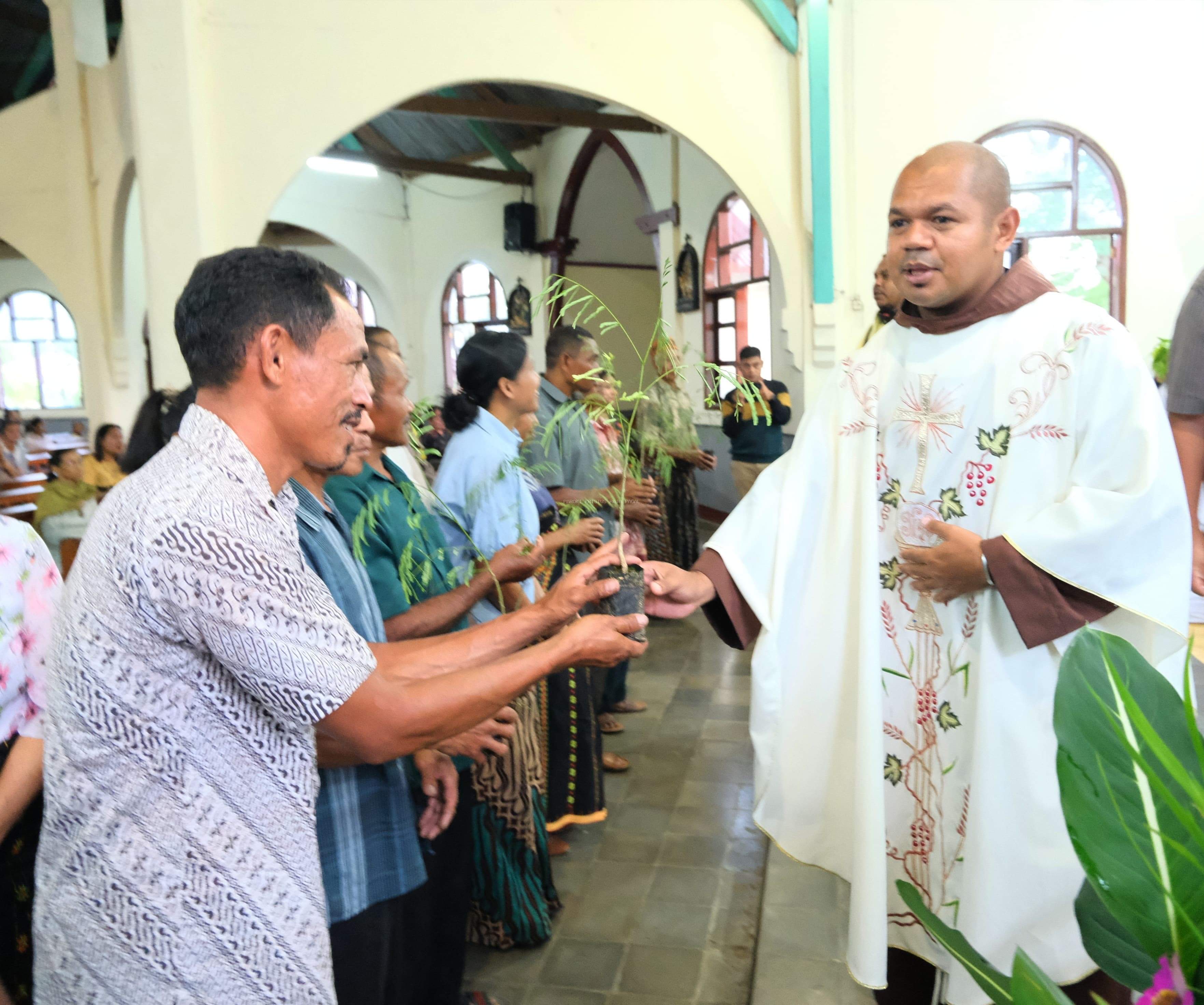 Paroki Kristus Raja Pagal Gelar Misa Peringatan St. Yosef Pekerja sekaligus Pembukaan Bulan Maria